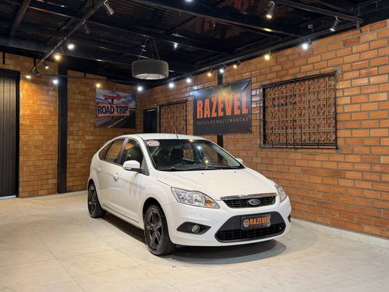 FORD FOCUS 1.6 GLX 16V FLEX 4P MANUAL FORD FOCUS 1.6 GLX 16V FLEX 4P MANUAL